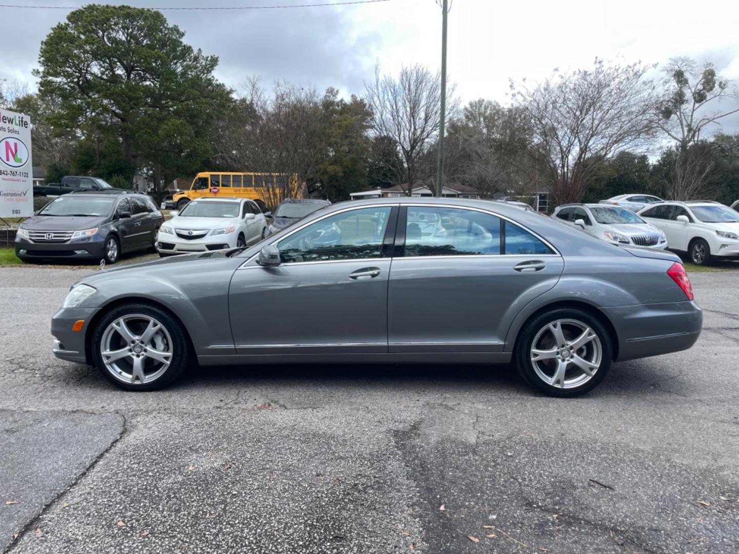 2013 GRAY MERCEDES-BENZ S-CLASS S550 (WDDNG7DB8DA) with an 4.6L engine, Automatic transmission, located at 5103 Dorchester Rd., Charleston, SC, 29418-5607, (843) 767-1122, 36.245171, -115.228050 - Photo#3